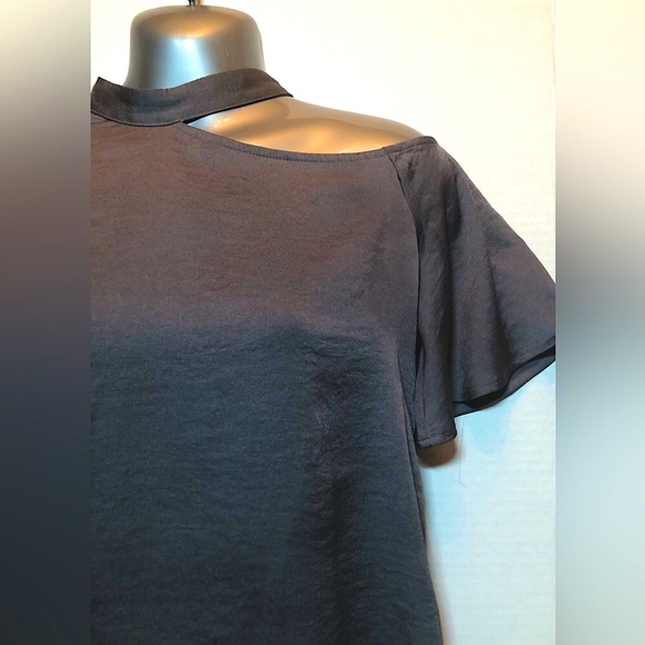 Express Off 1 Shoulder Blouse - Picture 3 of 7